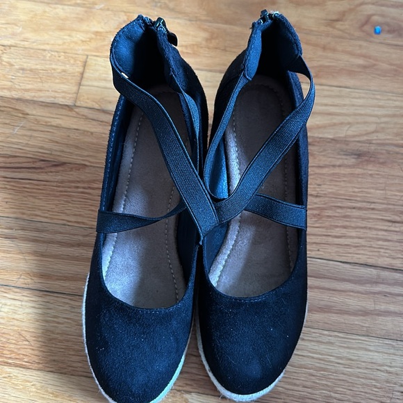 SHEIN black wedge shoes - Picture 2 of 4